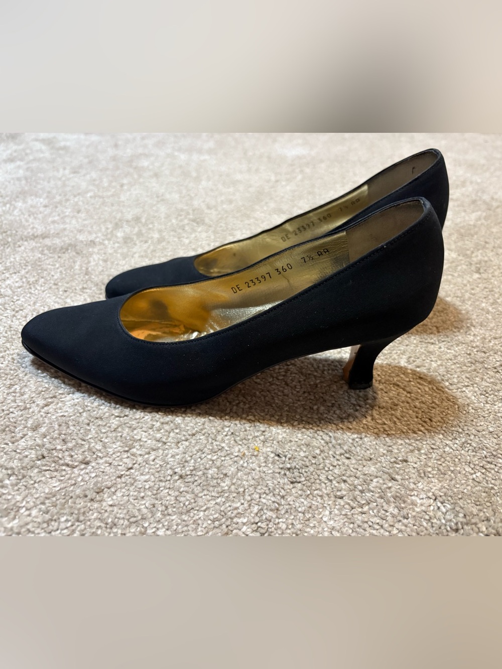 Salvatore Ferragamo Black Pointed Toe Mid-Heel Pumps
